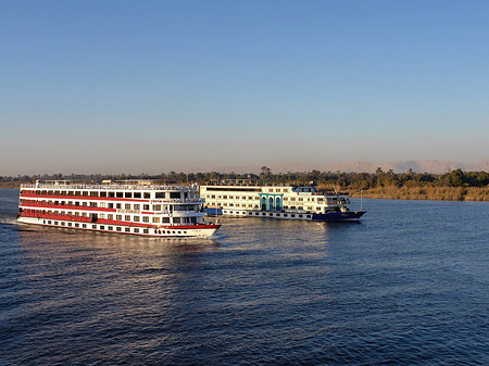 Schiffe und Boote Fotos